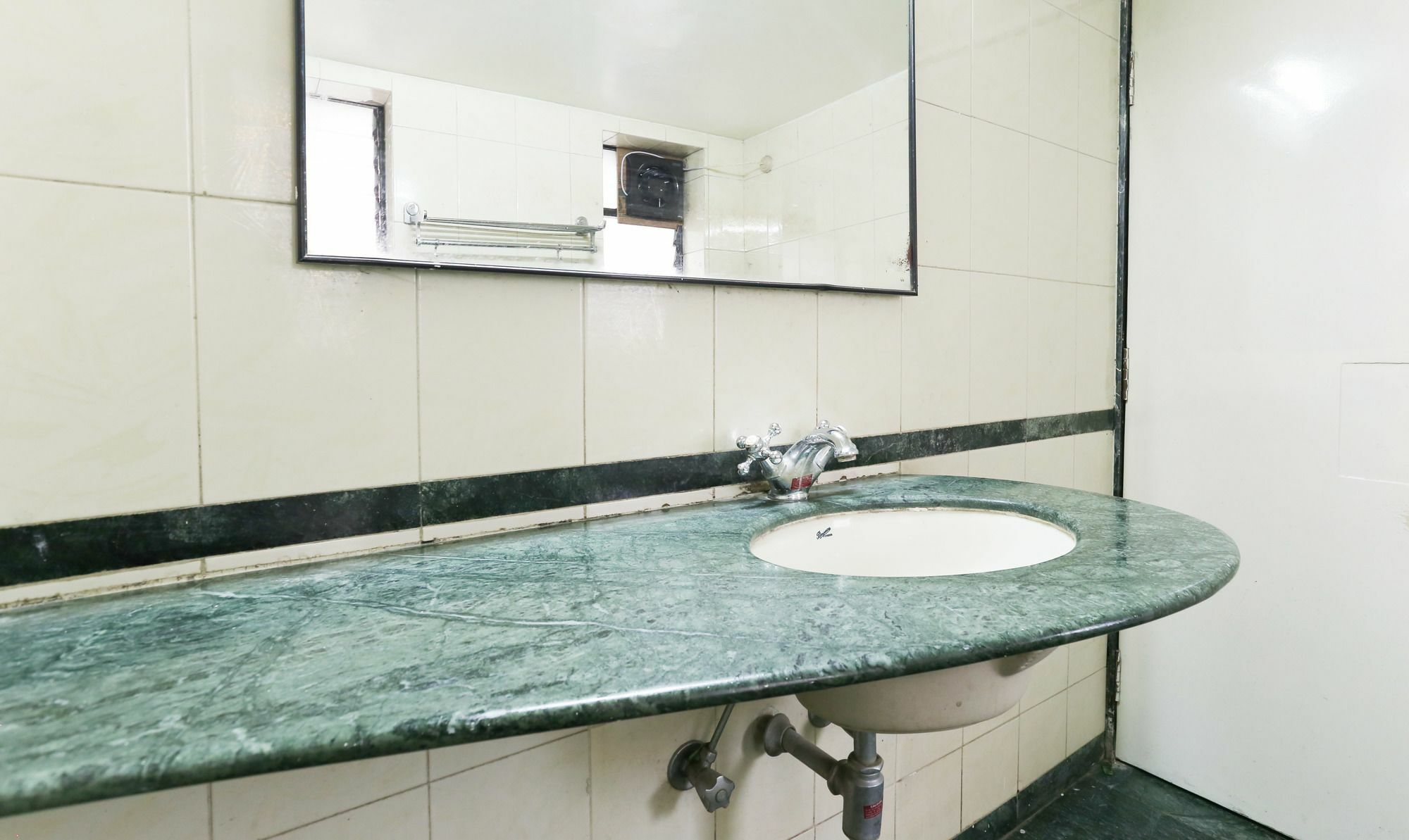Itsy Hotels Hill View Ex بونة المظهر الخارجي الصورة