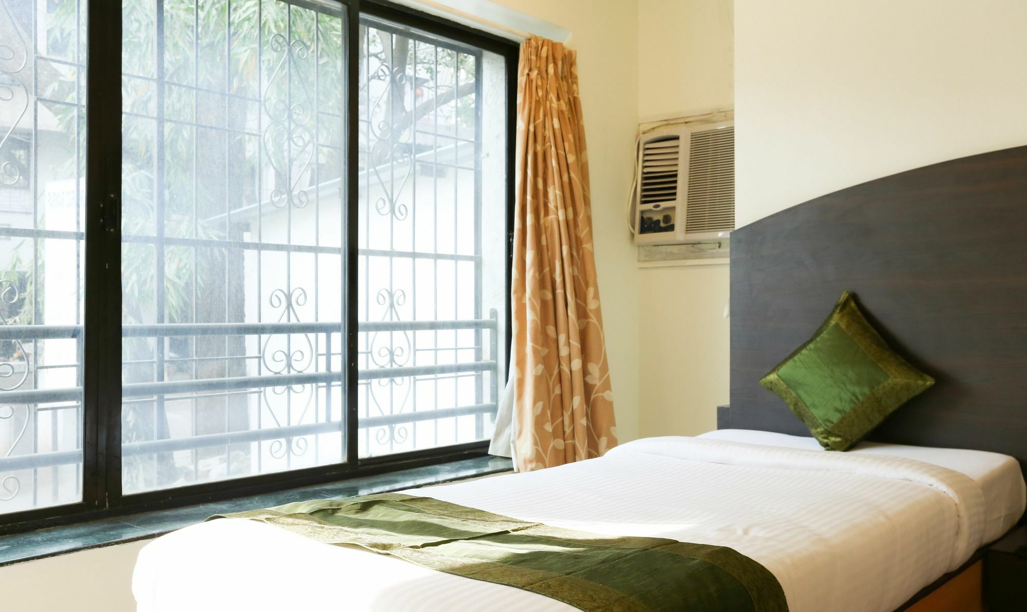 Itsy Hotels Hill View Ex بونة المظهر الخارجي الصورة