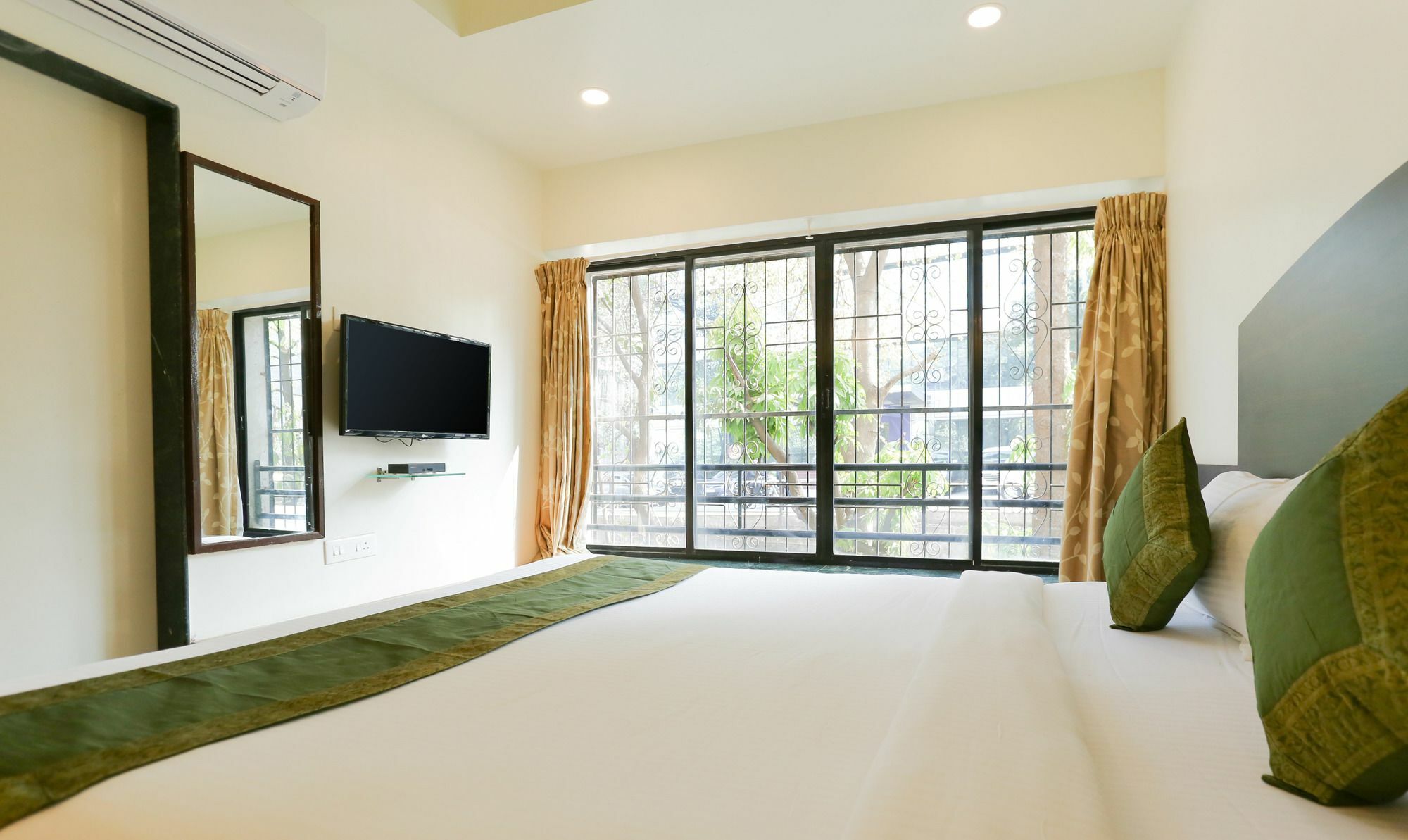 Itsy Hotels Hill View Ex بونة المظهر الخارجي الصورة